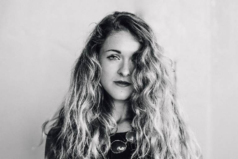 big hair for senior photos on jersey shore by Kasey Ivan Photography