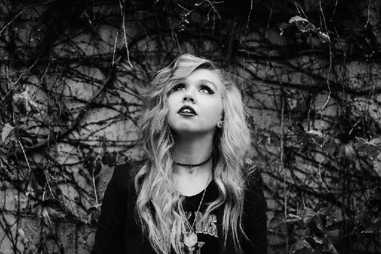 angelic ethereal look in downtown Philadelphia for senior photos by Kasey Ivan Photography