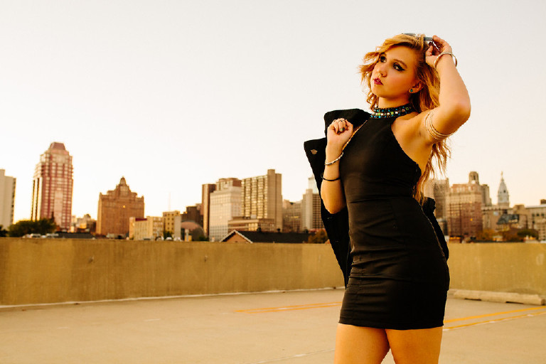 skyline fasion curves for senior photos in downtown south street philadelphia by Kasey Ivan Photography