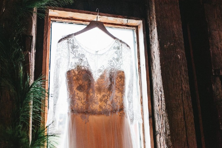rustic african barn wedding at Windy Hollow Farm in the poconos by Kasey Ivan Photography