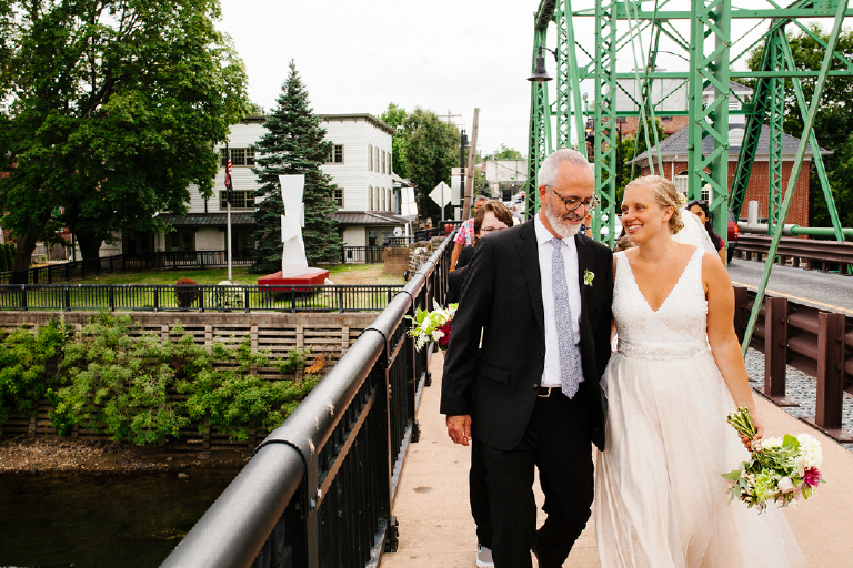 Picture of a wife and husand walking across the New Hope and Lambertville bridge