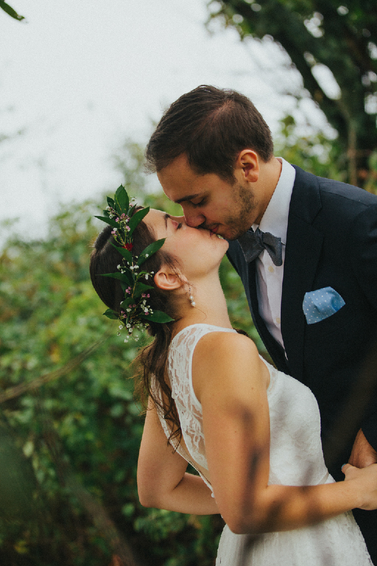 kam-and-kat-rustic-rainy-barn-wedding-in-bangor-pennsylvania-by-kasey-ivan-photography-26