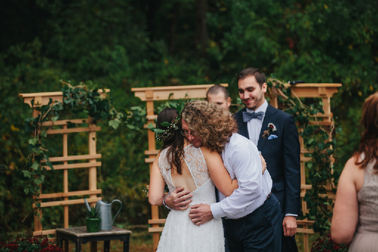 kam-and-kat-rustic-rainy-barn-wedding-in-bangor-pennsylvania-by-kasey-ivan-photography-48