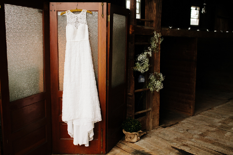 kam-and-kat-rustic-rainy-barn-wedding-in-bangor-pennsylvania-by-kasey-ivan-photography-9