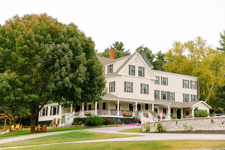 Exterior shot of the Tarry A While Inn at a wedding by Kasey Ivan Photography at the Tarry A While Resort in Bridgton Maine